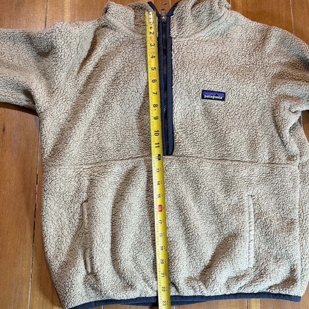 Patagonia Women’s Size M Beige Teddy Jacket with Hood - Picture 10 of 10